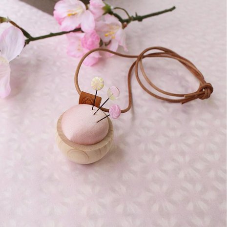 Cohana Sakura Ohajiki speldenkussen ketting roze