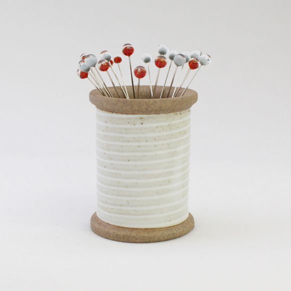 Cohana Hasani magnetische spoel Snow Light (rood/wit speld)