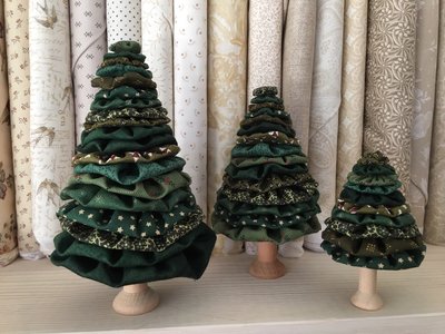 Voetzool Verwacht het Ruilhandel Setje om stoffen kerstboompjes te maken - Patch & Stitch quiltstudio